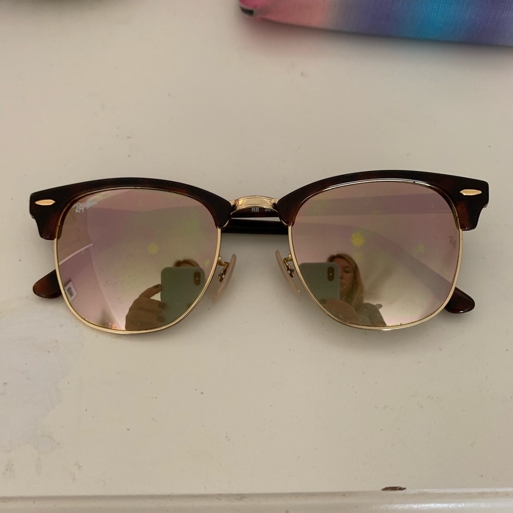 Rayban wayfarers sun glasses. Barely used